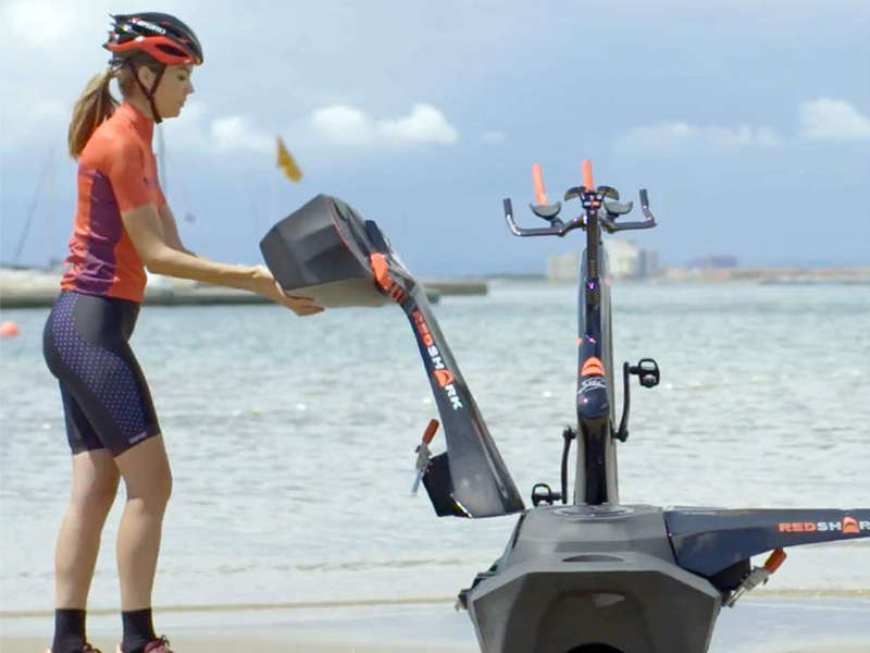 إطلاق 3 نسخ من القوارب متعددة الأبدان RedShark trimaran